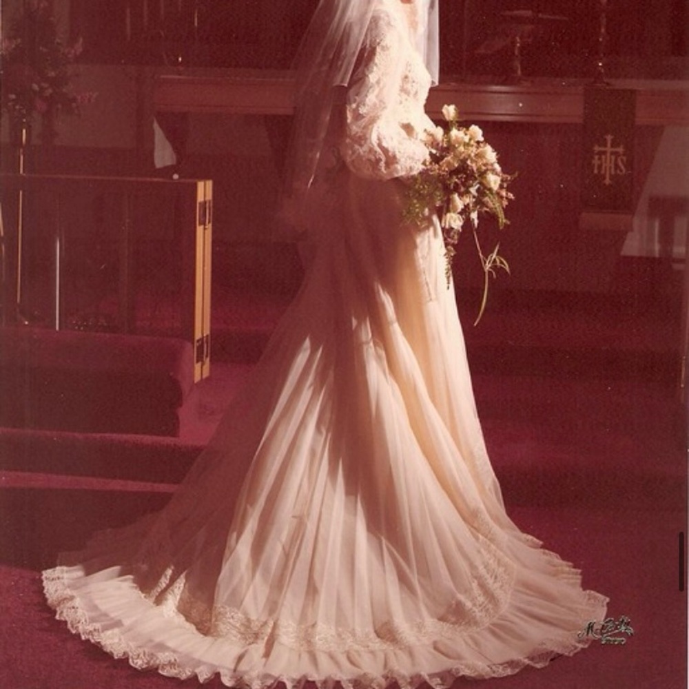 Vintage lace wedding dress